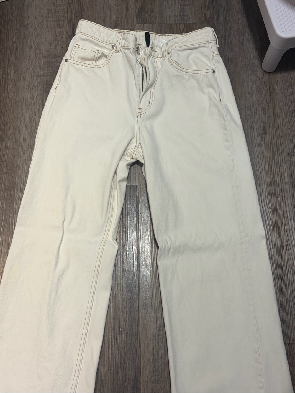 H&M Women's Cream Straight-Leg Jeans